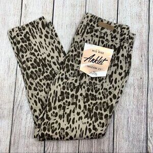 Royalty for Me Leopard Print Mid-Rise Anklet Jeans Size 8P Petites
